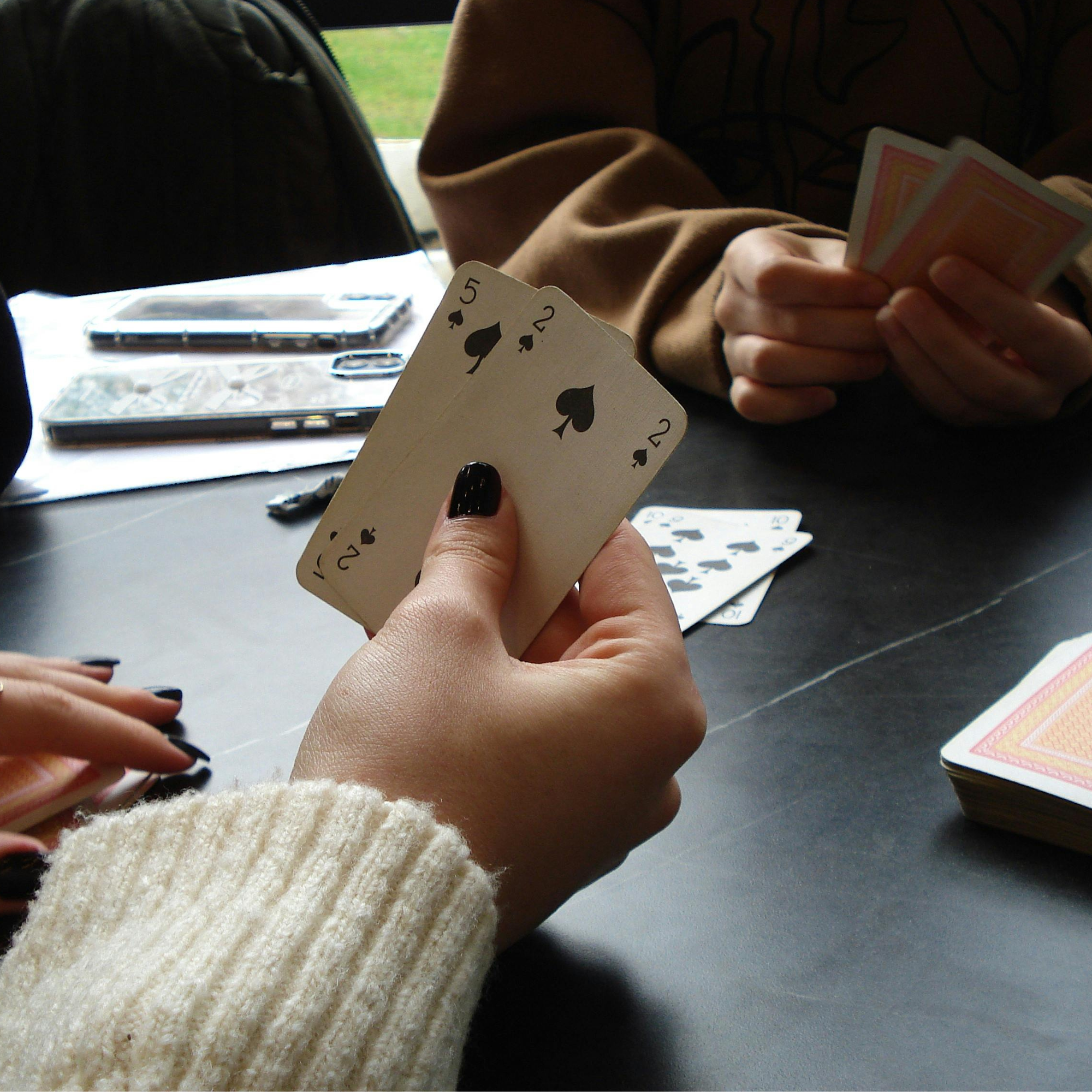 Image of Gender differences in addictive behaviours: focusing on girls and women in gambling